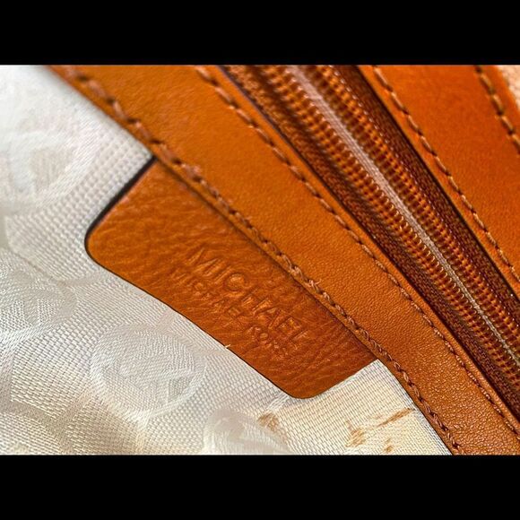 MICHAEL KORS HANDBAG - Picture 11 of 14